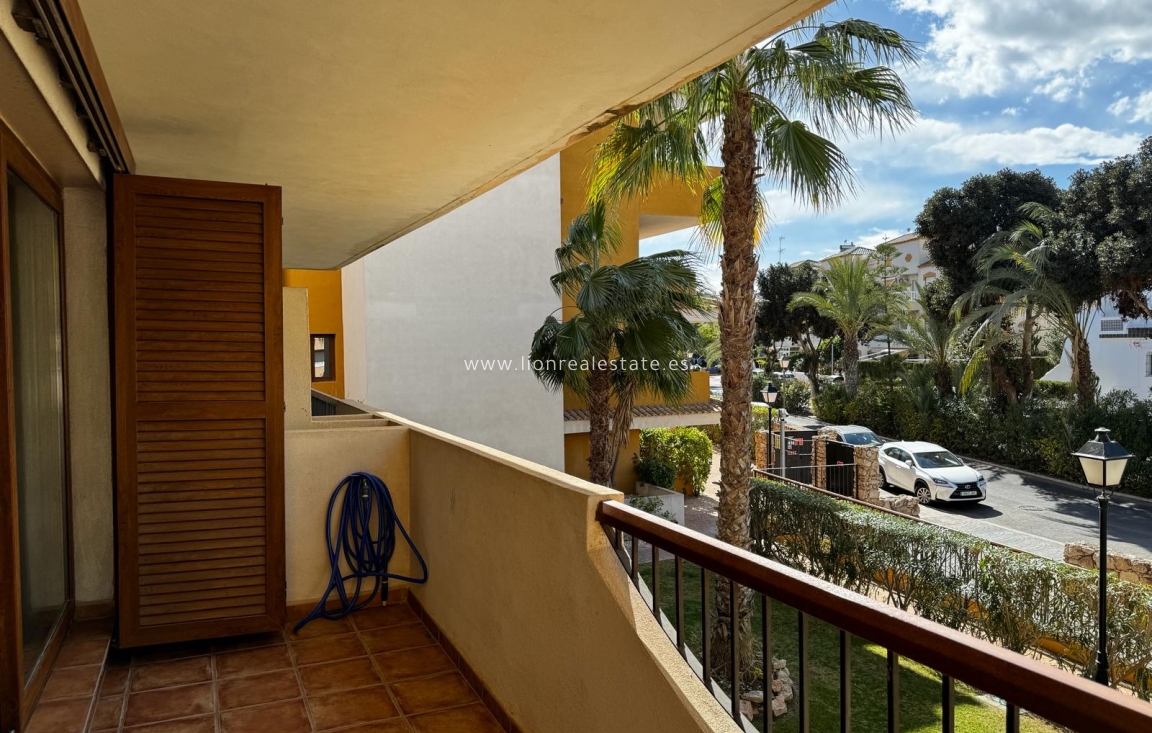 Resale - Apartment / flat - Torrevieja - Punta Prima