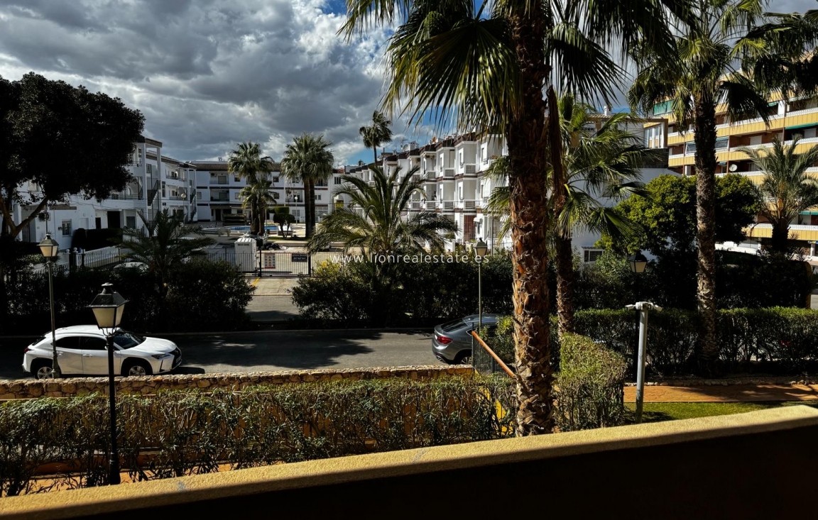 Resale - Apartment / flat - Torrevieja - Punta Prima