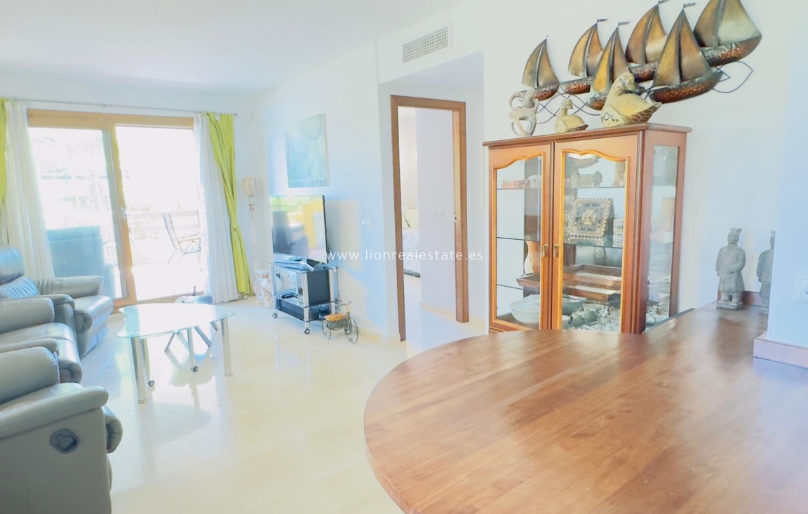 Resale - Apartment / flat - Torrevieja - Punta Prima