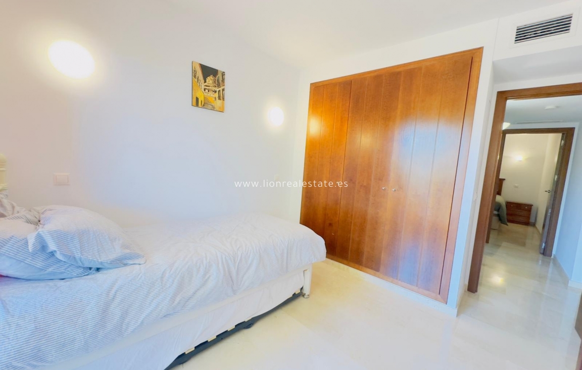 Resale - Apartment / flat - Torrevieja - Punta Prima