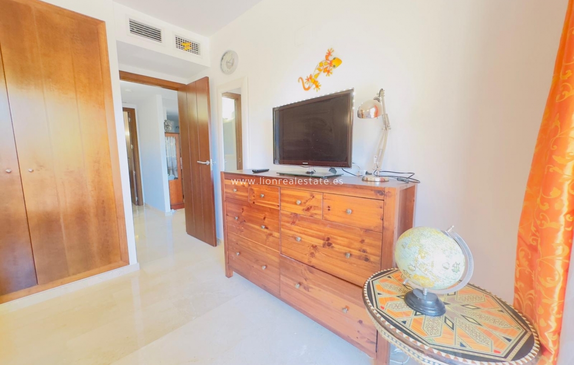 Resale - Apartment / flat - Torrevieja - Punta Prima