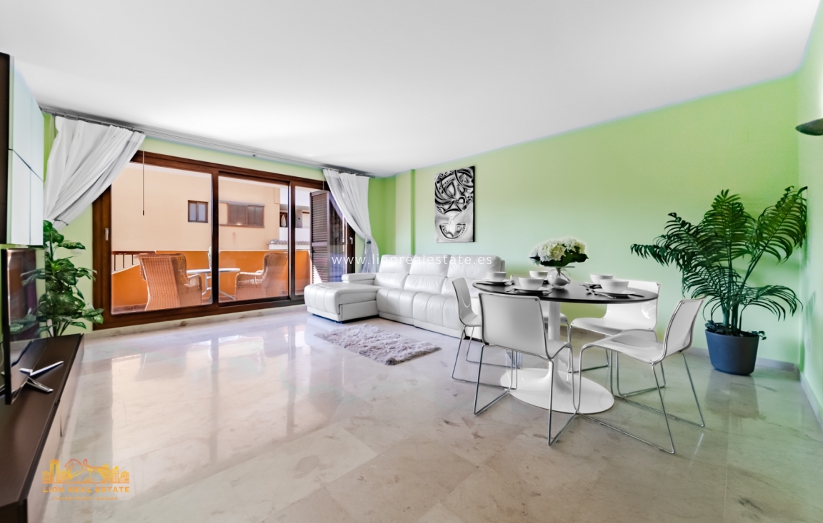 Resale - Apartment / flat - Torrevieja - Punta Prima