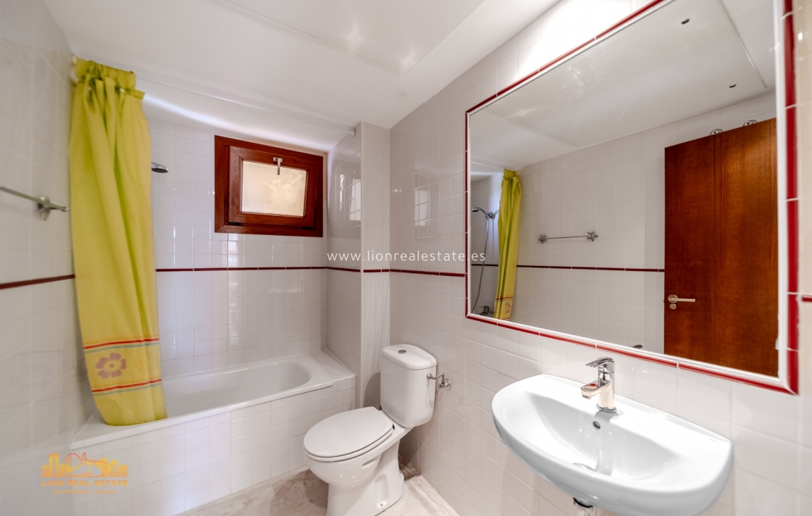 Resale - Apartment / flat - Torrevieja - Punta Prima