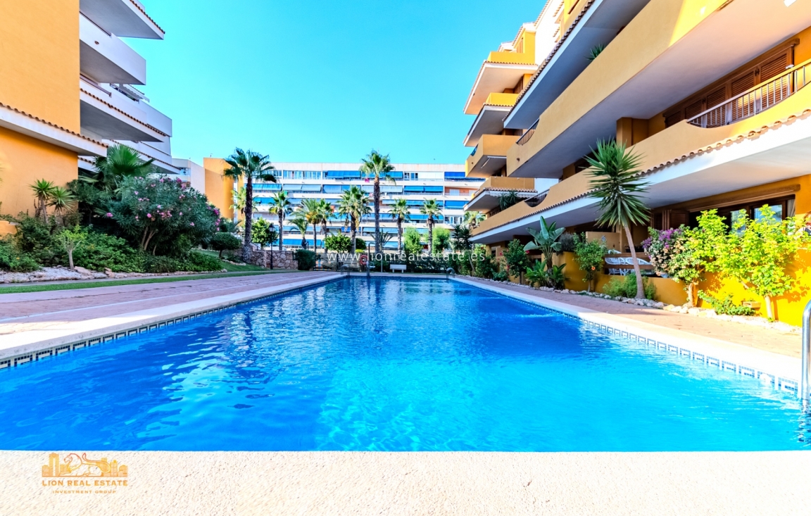 Resale - Apartment / flat - Torrevieja - Punta Prima