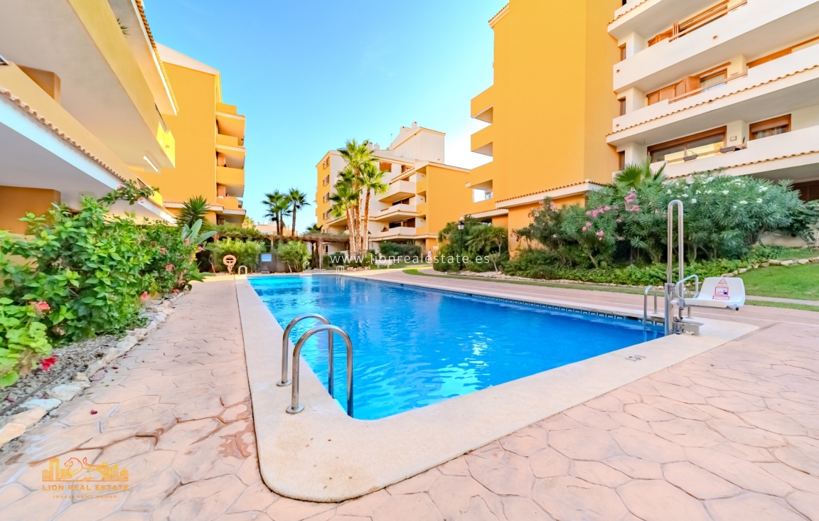 Resale - Apartment / flat - Torrevieja - Punta Prima