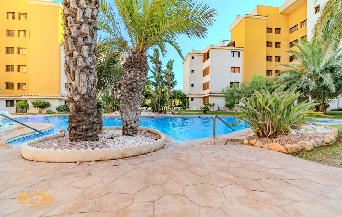 Resale - Apartment / flat - Torrevieja - Punta Prima