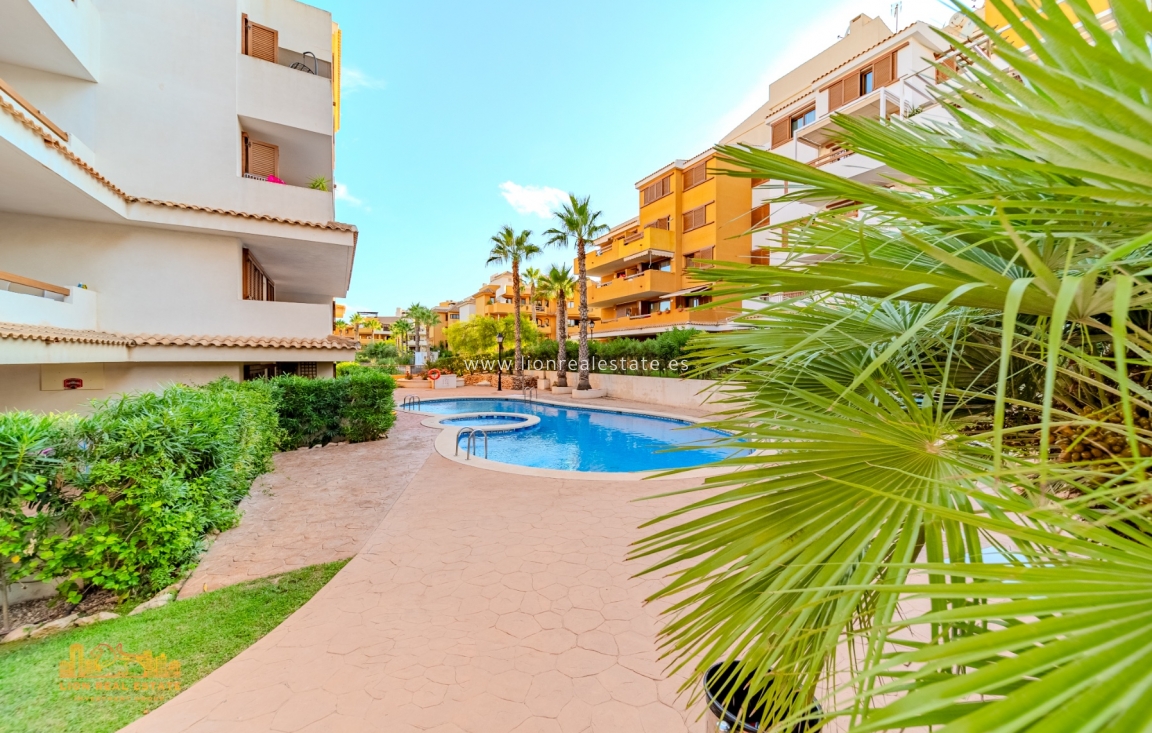 Resale - Apartment / flat - Torrevieja - Punta Prima