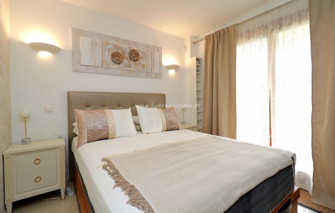 Resale - Apartment / flat - Torrevieja - Punta Prima