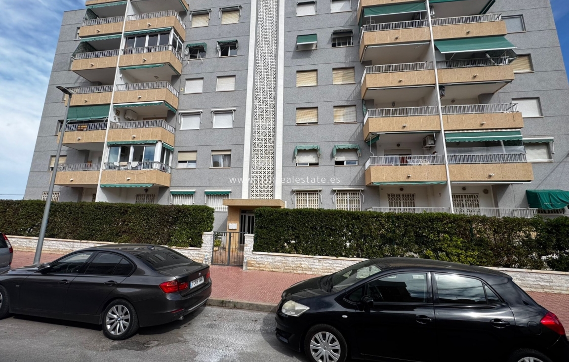 Resale - Apartment / flat - Torrevieja - Punta Prima