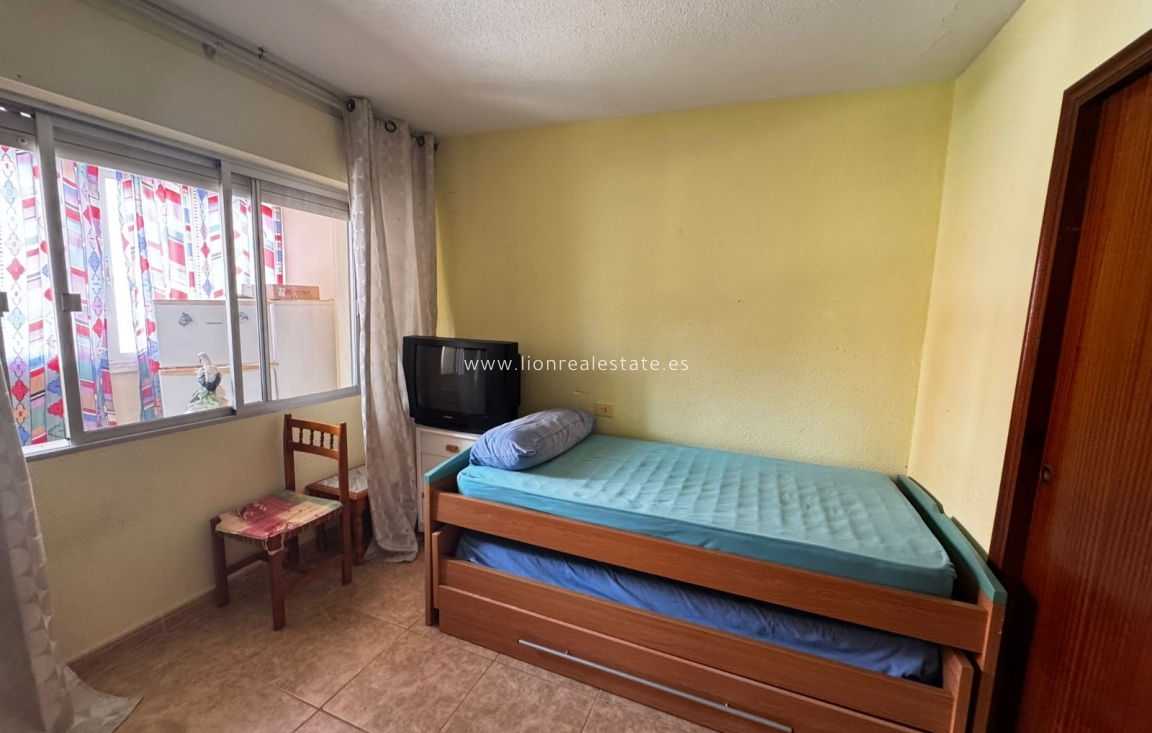 Resale - Apartment / flat - Torrevieja - Punta Prima