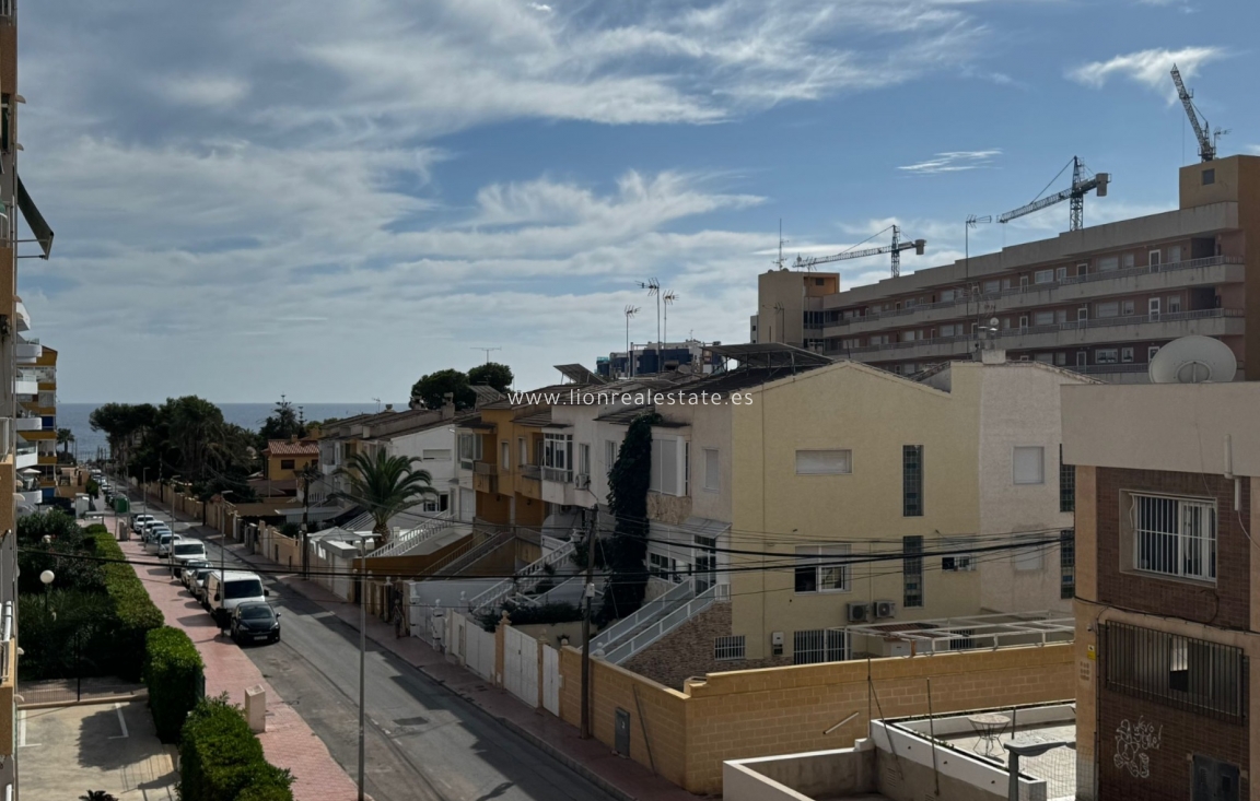 Resale - Apartment / flat - Torrevieja - Punta Prima