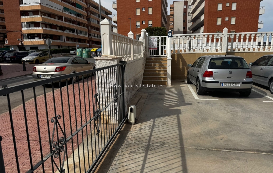 Resale - Apartment / flat - Torrevieja - Punta Prima