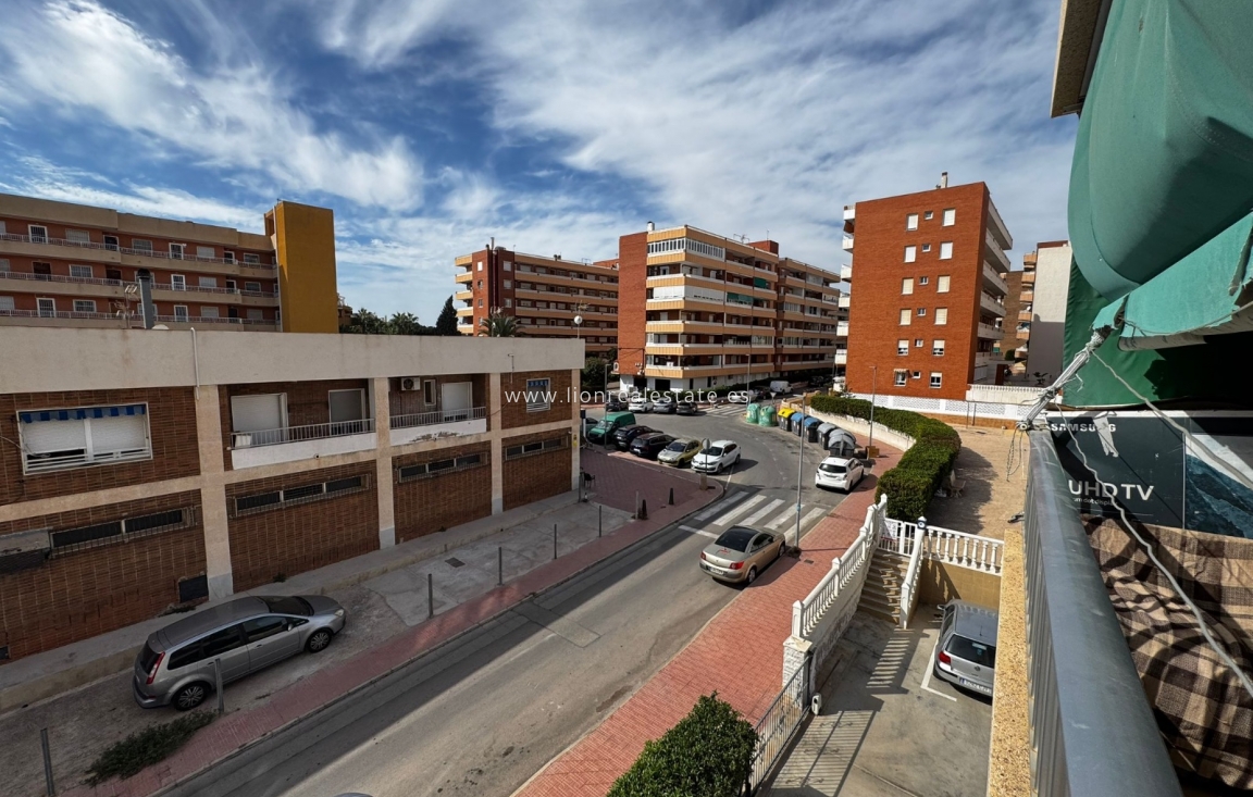 Resale - Apartment / flat - Torrevieja - Punta Prima