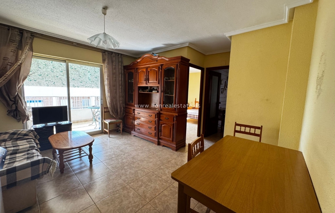 Resale - Apartment / flat - Torrevieja - Punta Prima