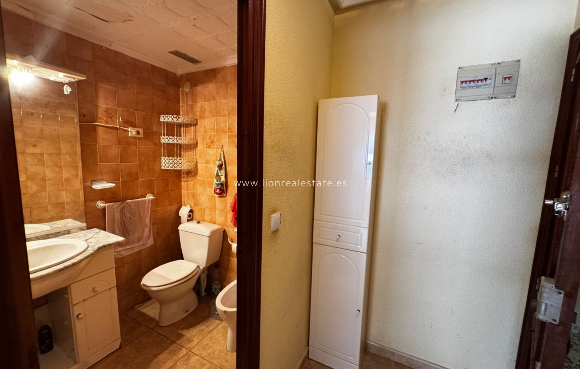 Resale - Apartment / flat - Torrevieja - Punta Prima