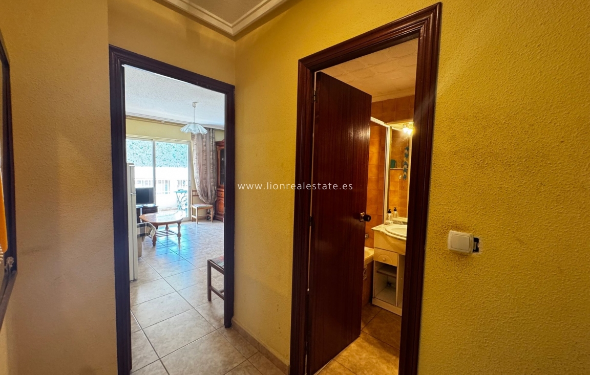 Resale - Apartment / flat - Torrevieja - Punta Prima