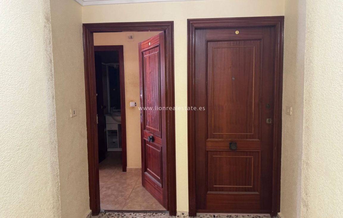 Resale - Apartment / flat - Torrevieja - Punta Prima