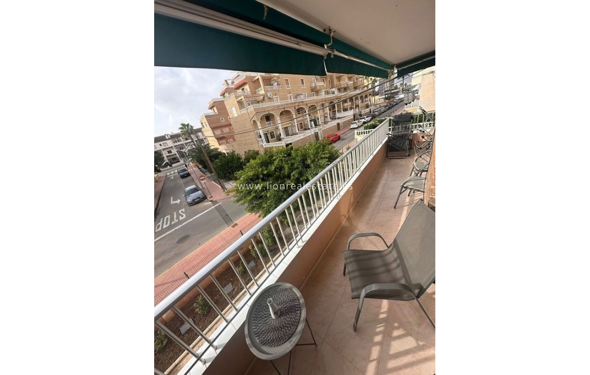 Resale - Apartment / flat - Torrevieja - Punta Prima