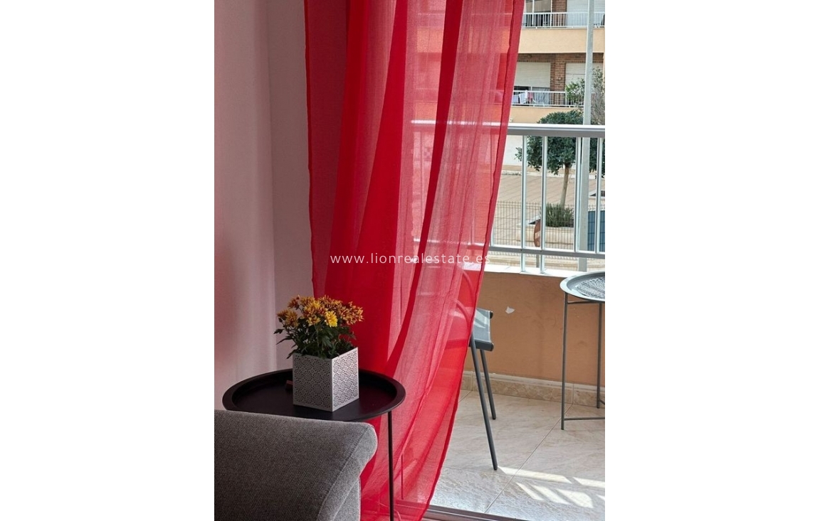 Resale - Apartment / flat - Torrevieja - Punta Prima