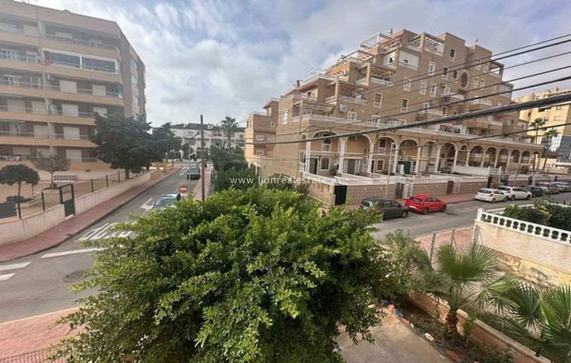 Resale - Apartment / flat - Torrevieja - Punta Prima