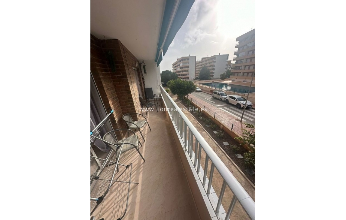 Resale - Apartment / flat - Torrevieja - Punta Prima