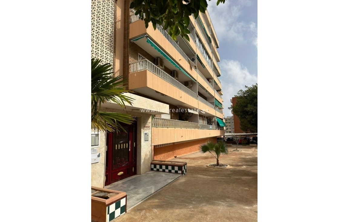 Resale - Apartment / flat - Torrevieja - Punta Prima