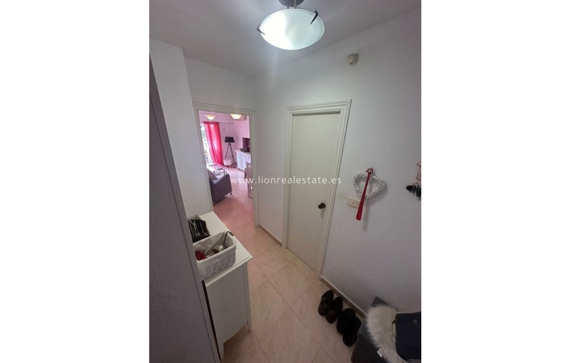 Resale - Apartment / flat - Torrevieja - Punta Prima