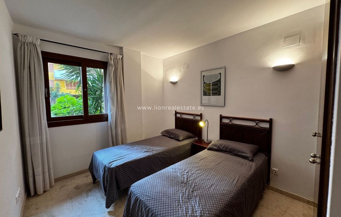 Resale - Apartment / flat - Torrevieja - Punta Prima