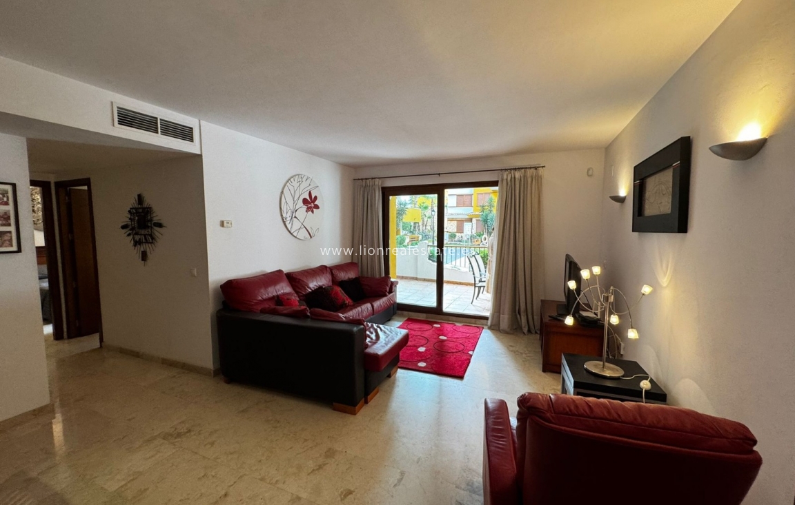 Resale - Apartment / flat - Torrevieja - Punta Prima