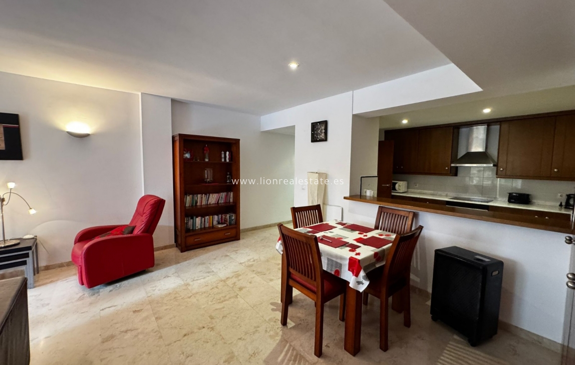 Resale - Apartment / flat - Torrevieja - Punta Prima