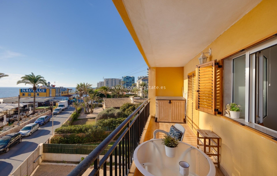 Resale - Apartment / flat - Torrevieja - Punta Prima