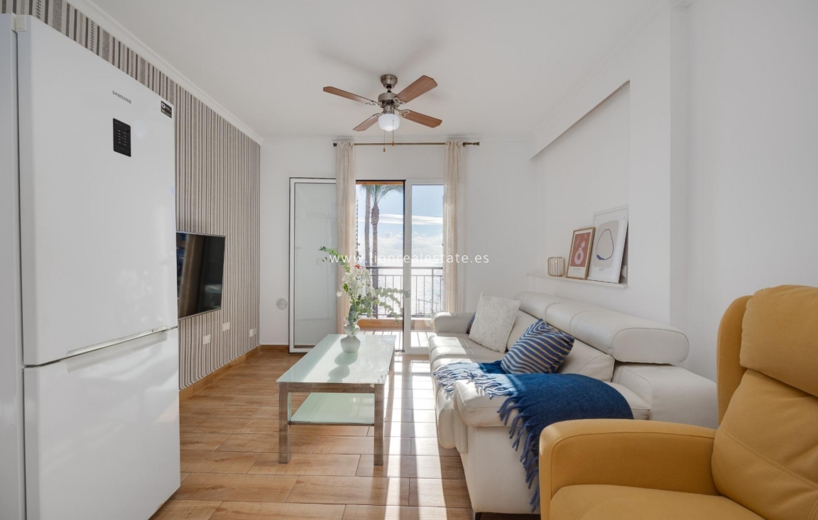 Resale - Apartment / flat - Torrevieja - Punta Prima