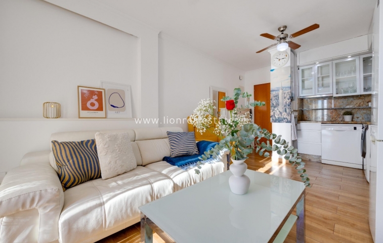 Resale - Apartment / flat - Torrevieja - Punta Prima