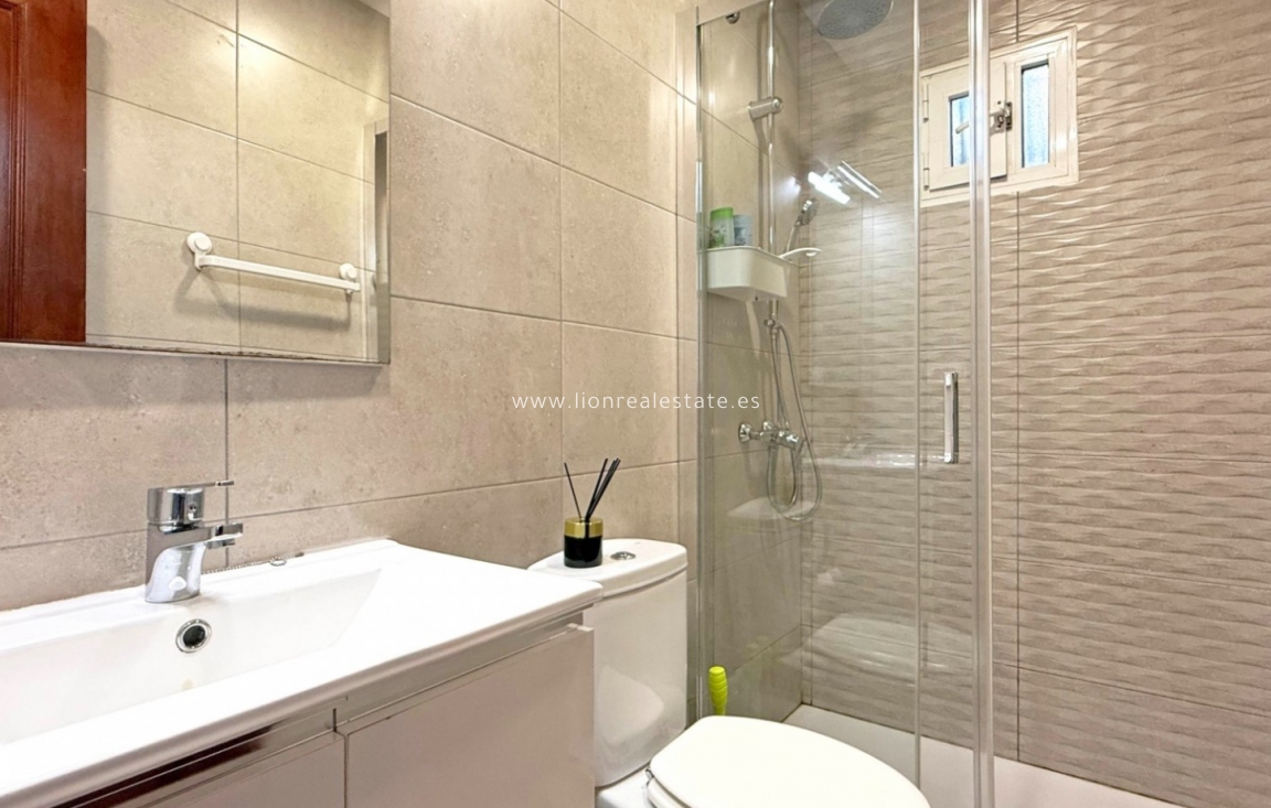 Resale - Apartment / flat - Torrevieja - Torrelamata - La Mata