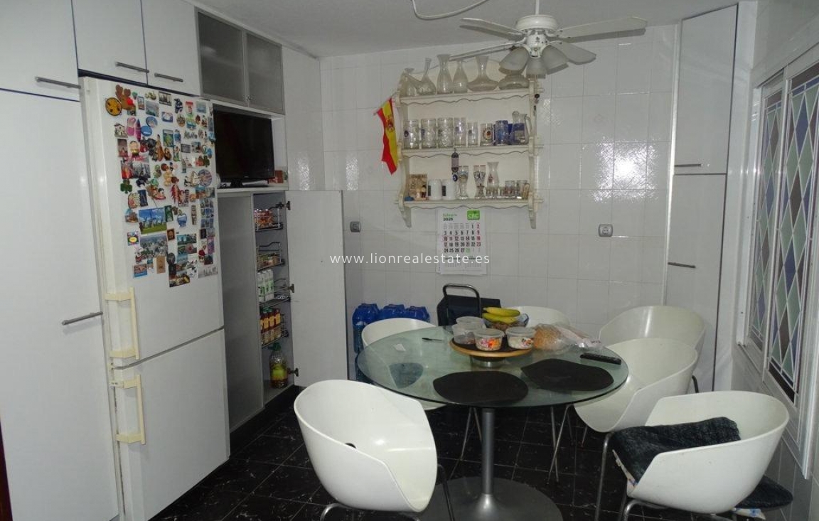 Resale - Apartment / flat - Torrevieja - torrevieja