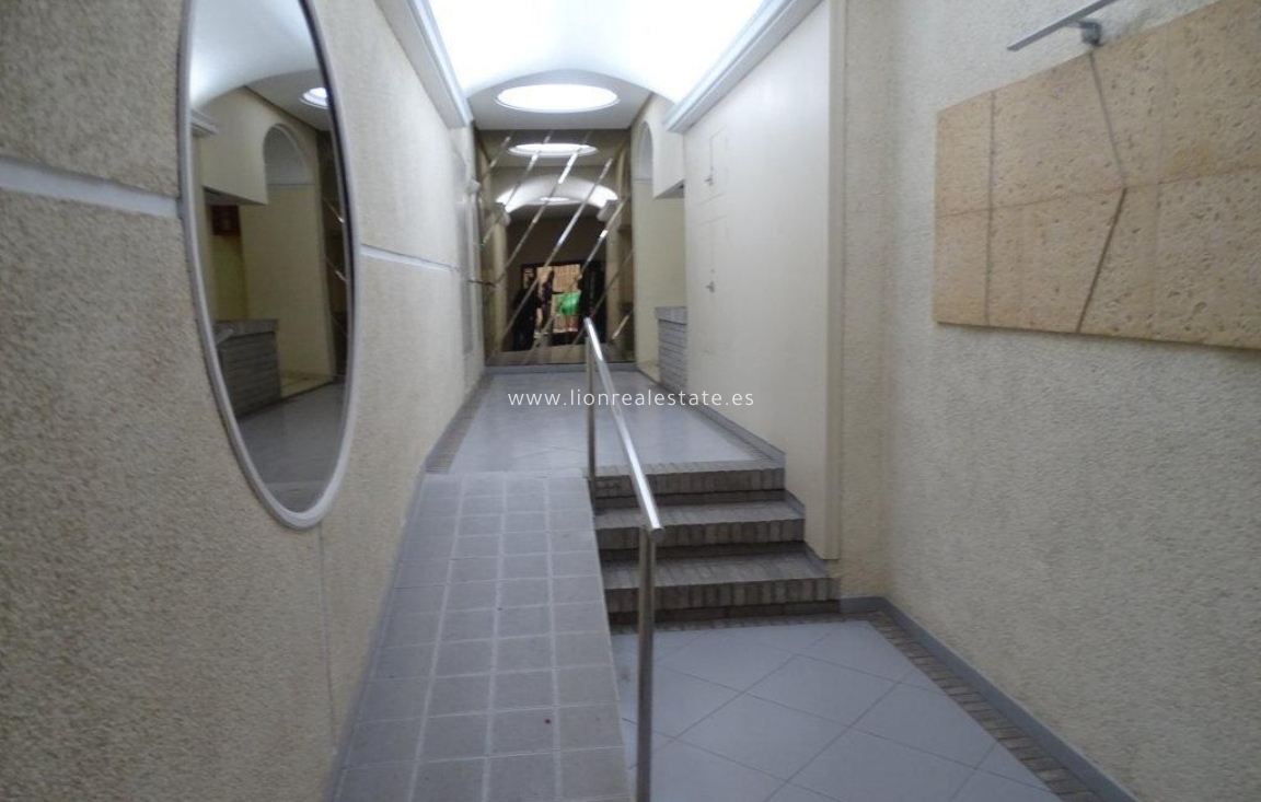 Resale - Apartment / flat - Torrevieja - torrevieja