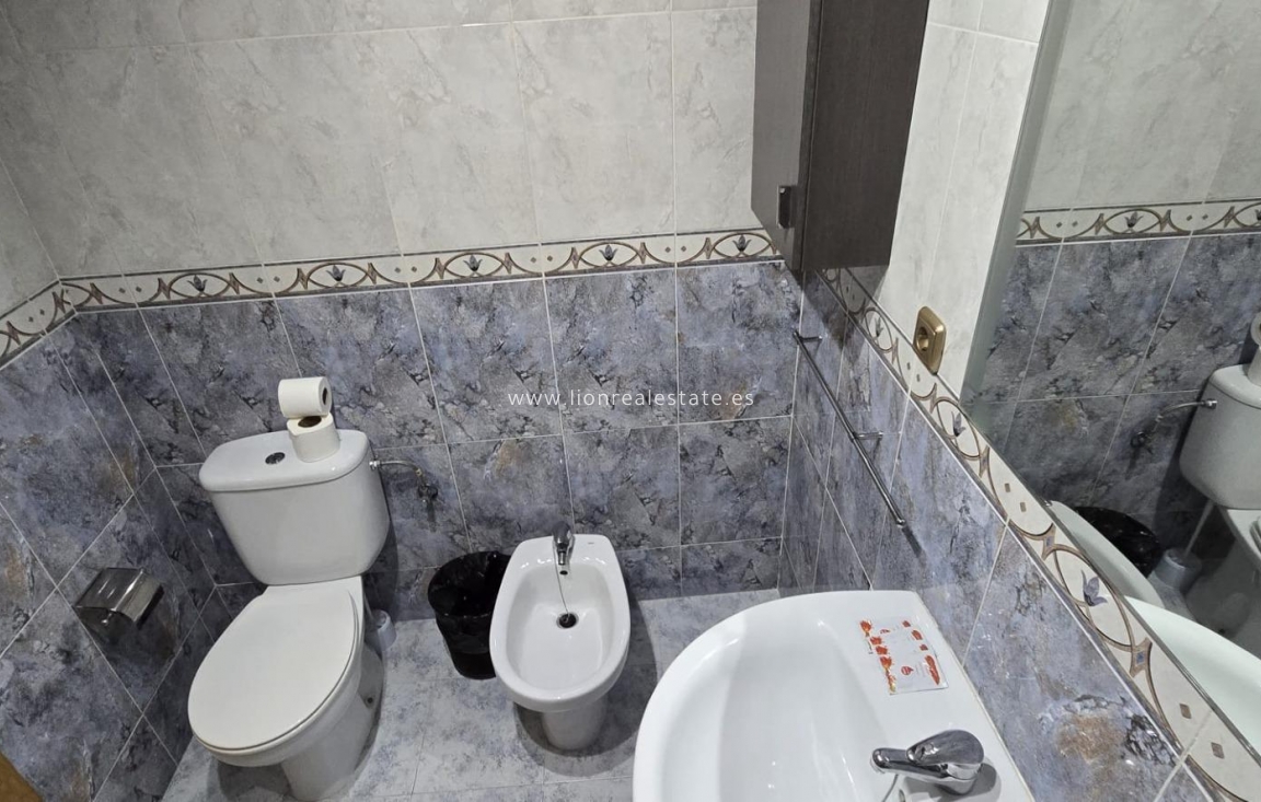 Resale - Apartment / flat - Torrevieja - torrevieja