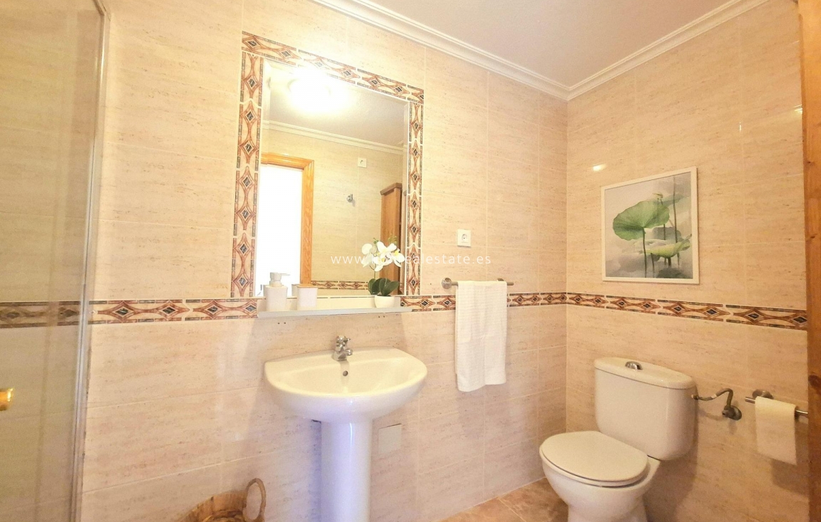Resale - Apartment / flat - Torrevieja - torrevieja