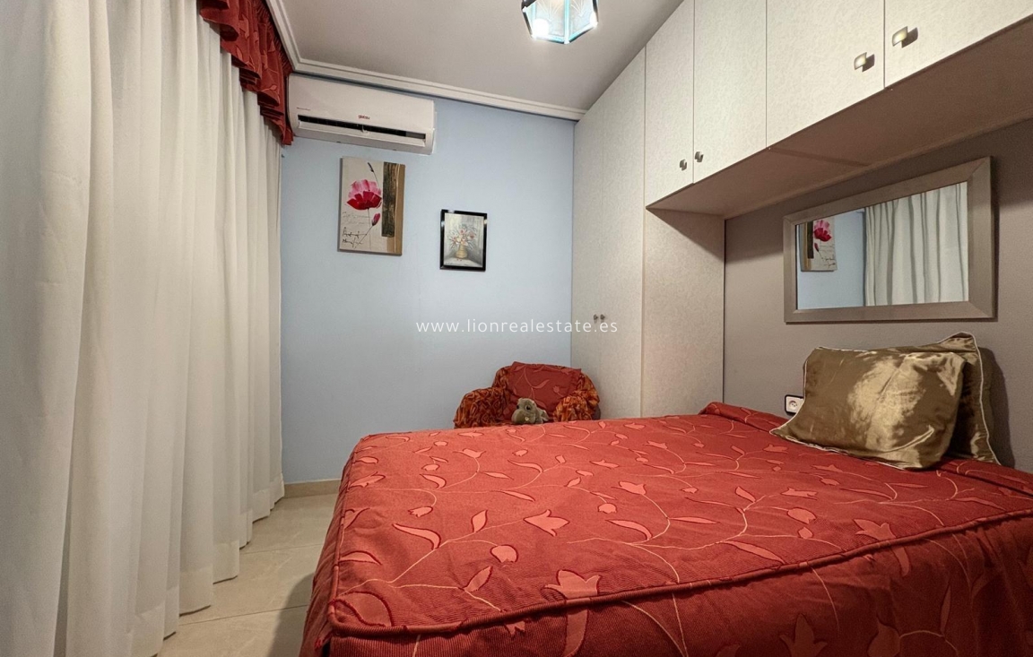 Resale - Apartment / flat - Torrevieja - torrevieja