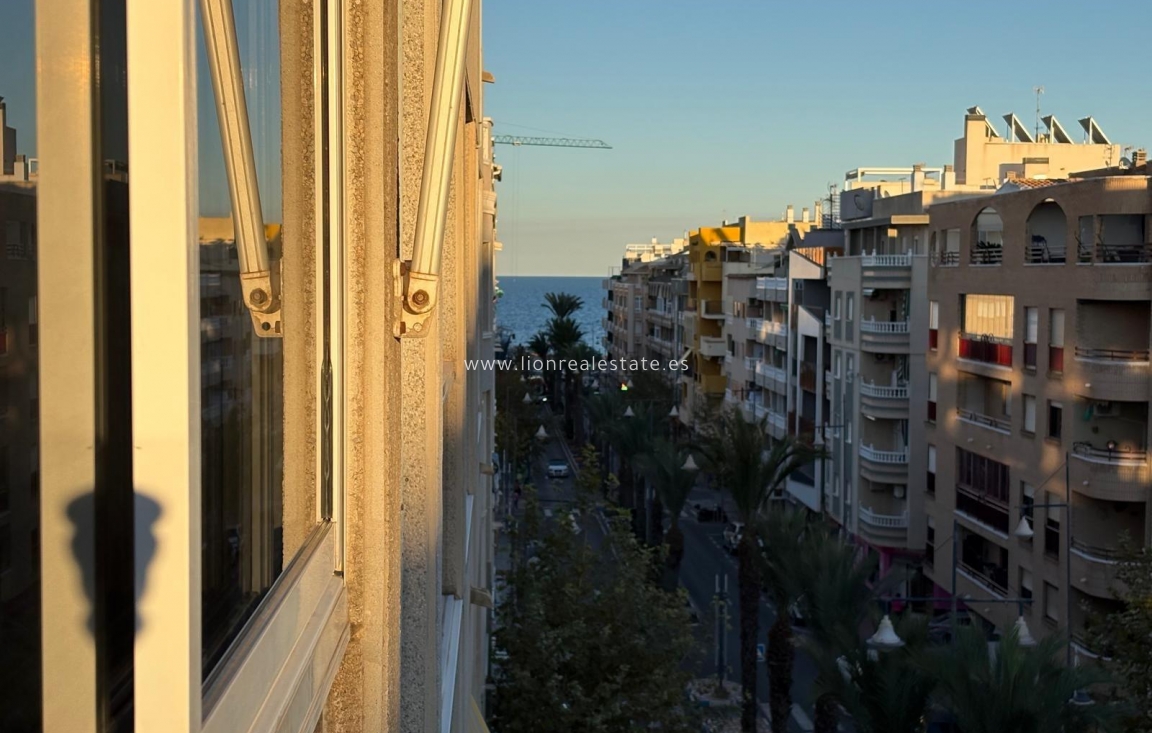 Resale - Apartment / flat - Torrevieja - torrevieja
