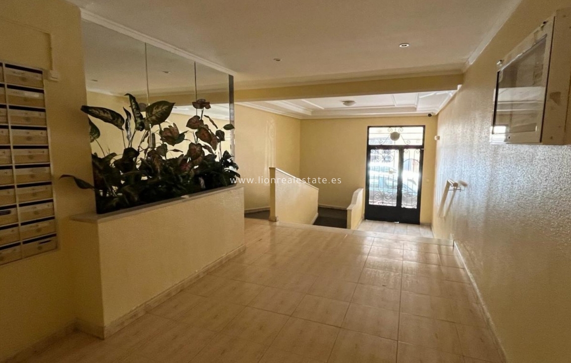Resale - Apartment / flat - Torrevieja