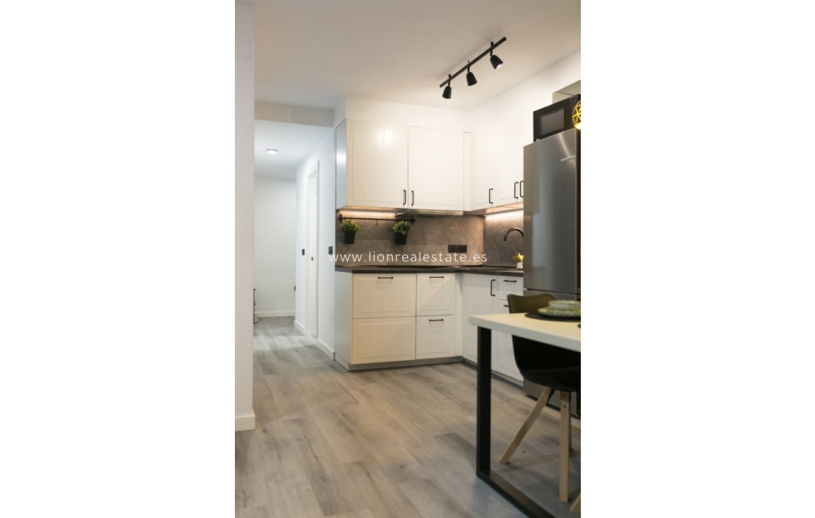 Resale - Apartment / flat - Torrevieja