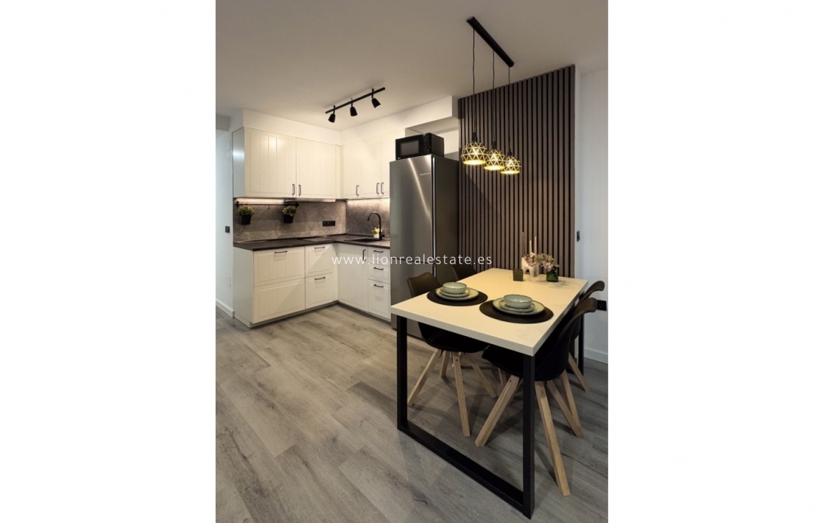 Resale - Apartment / flat - Torrevieja