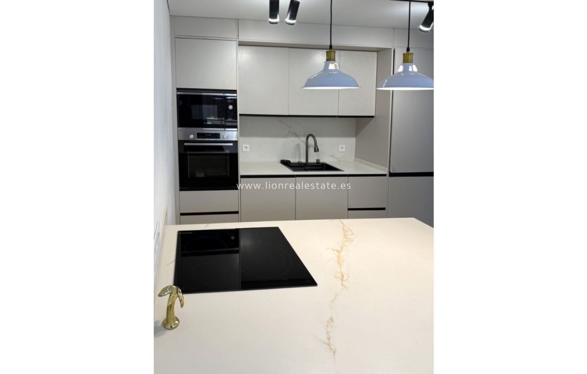 Resale - Apartment / flat - Torrevieja