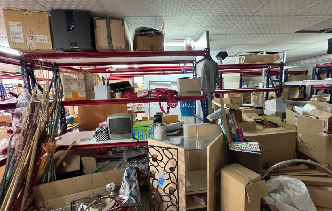 Resale - Building - Torrevieja - Centro