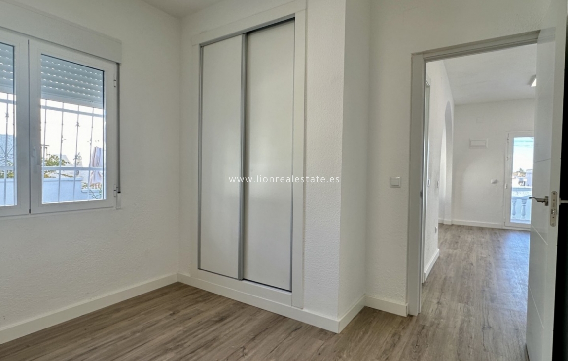 Resale - Bungalow - Orihuela Costa - Las Filipinas