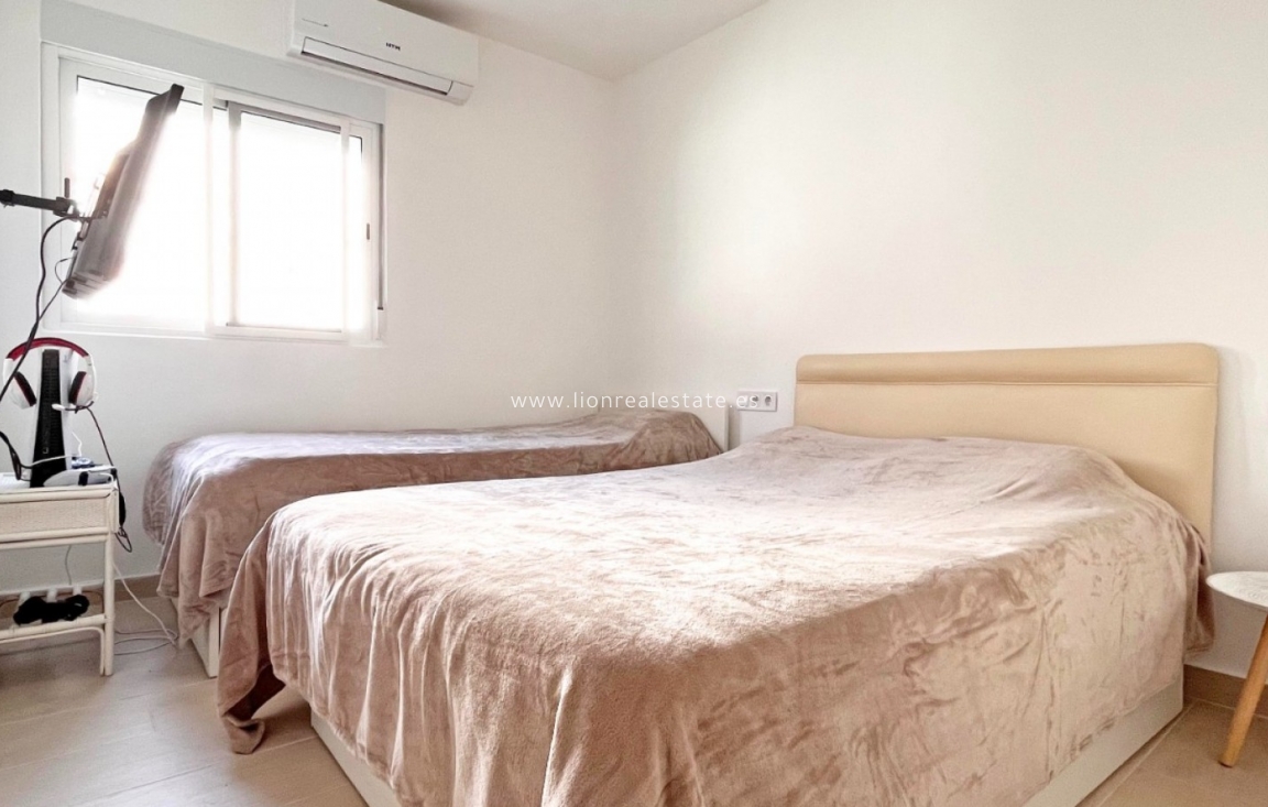 Resale - Bungalow - Orihuela Costa - Playa Flamenca