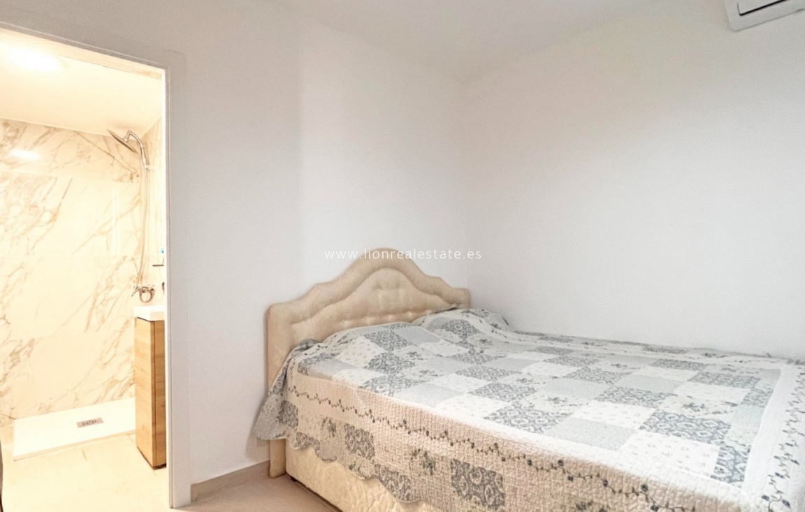 Resale - Bungalow - Orihuela Costa - Playa Flamenca