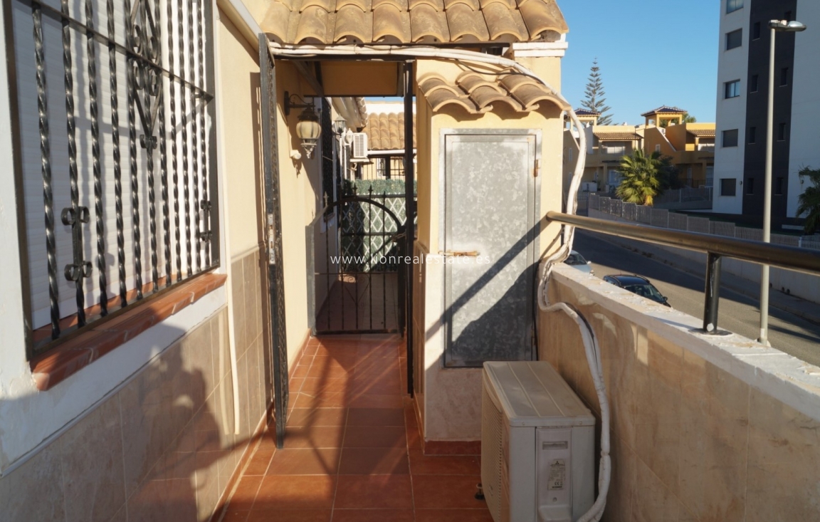 Resale - Bungalow - Orihuela Costa - Villamartín