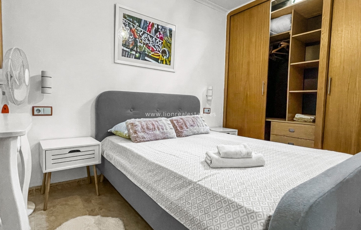 Resale - Bungalow - Torrevieja - La Siesta - El Salado -  Torreta